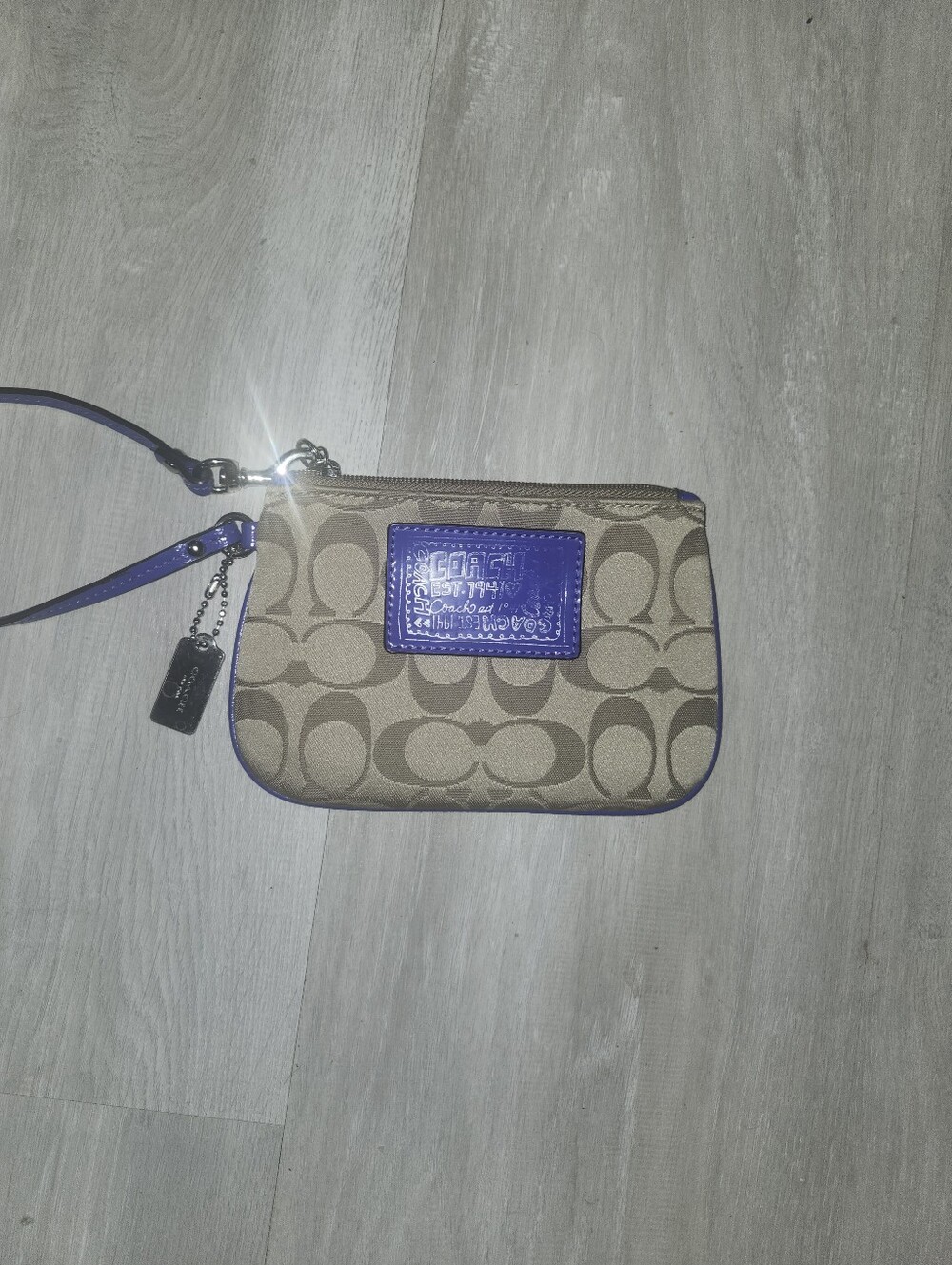 Coach Poppy Signature Jacquard Wristlet - Picture 3 of 9